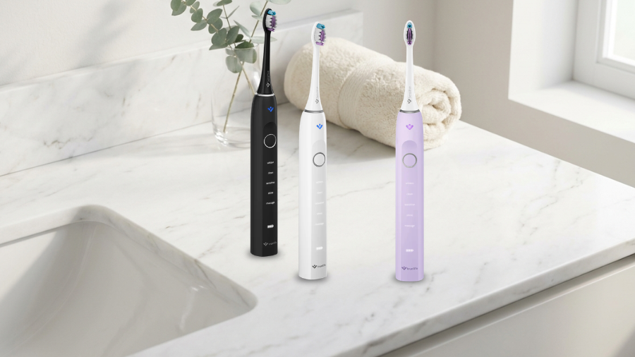 Tři barevné varianty zubního sonického kartáčku TrueLife SonicBrush Clean70 UV