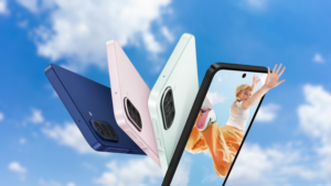 Chytrý telefon Samsung Galaxy A27 5G v tmavě modré, růžové a světle zelené barvě s ukázkou displeje