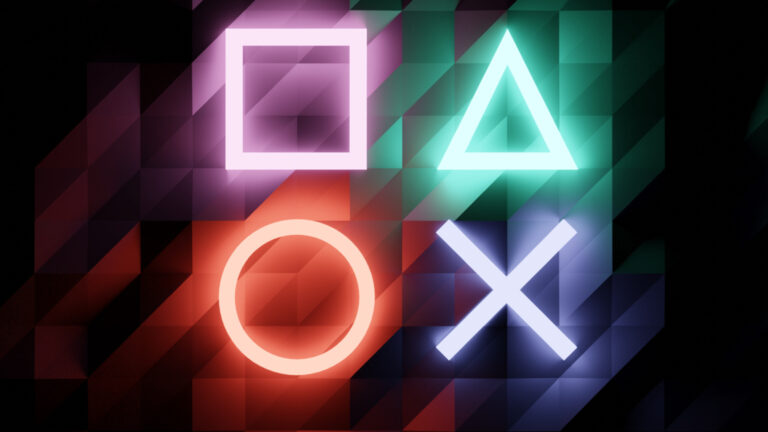 Čtyři svítící neonové symboly herní konzole PlayStation (čtverec, trojúhelník, kruh a křížek) na tmavém pozadí s geometrickou mozaikou.
