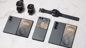 Záběr na telefony Samsung Galaxy Z Fold8, Z Flip8 a Z Fold8 Ultra.