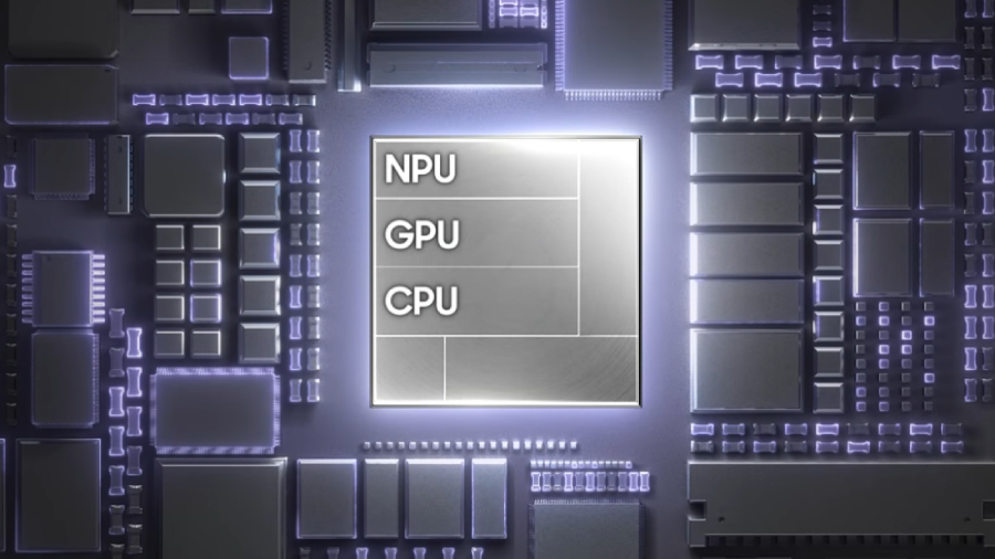 Detailní pohled na základní desku a výkonný procesor telefonu Samsung Galaxy Z Fold8 s přehledným označením integrovaných jader NPU, GPU a CPU.