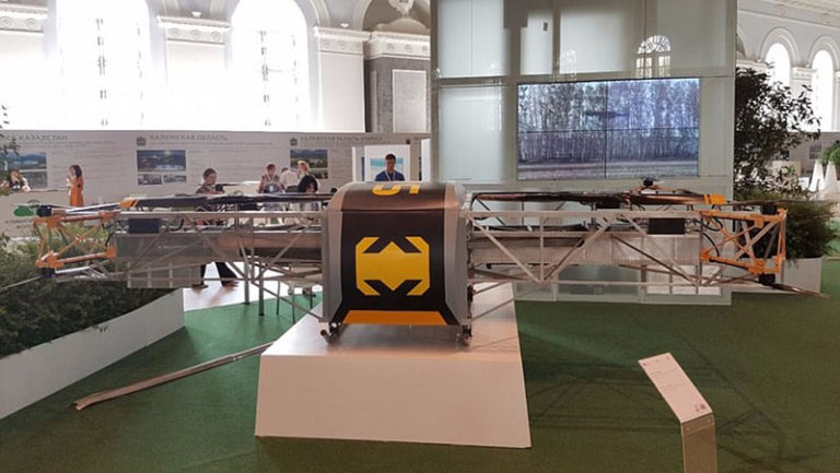 http://i.dailymail.co.uk/i/pix/2017/11/25/00/469D17A700000578-5115609-The_drone_on_display_at_a_Russian_exhibition_According_to_ARDN_i-a-8_1511570049422.jpg