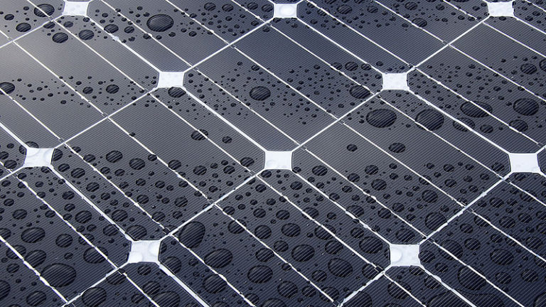https://upload.wikimedia.org/wikipedia/commons/thumb/9/9e/Solar_panel_%286330197214%29.jpg/800px-Solar_panel_%286330197214%29.jpg