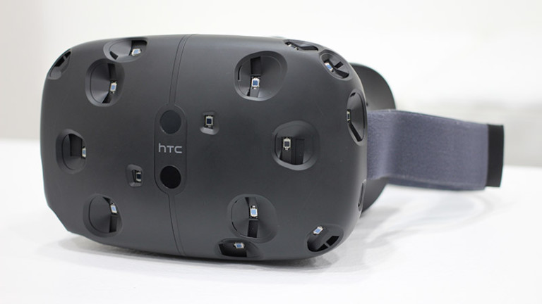 https://upload.wikimedia.org/wikipedia/commons/7/71/HTC_Vive_%2810%29.jpg