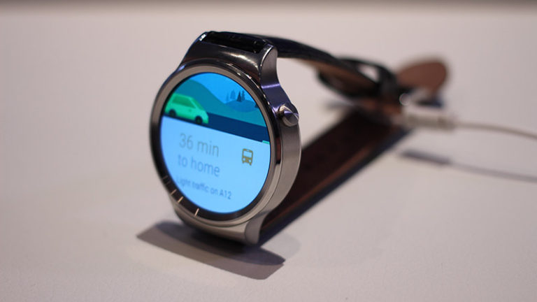 https://upload.wikimedia.org/wikipedia/commons/e/e0/Huawei_Watch_%2816948546718%29.jpg