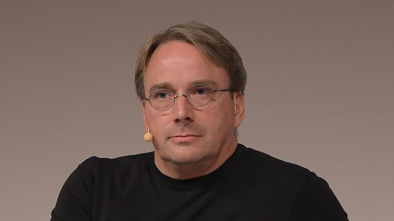 https://upload.wikimedia.org/wikipedia/commons/b/b1/LinuxCon_Europe_Linus_Torvalds_05.jpg