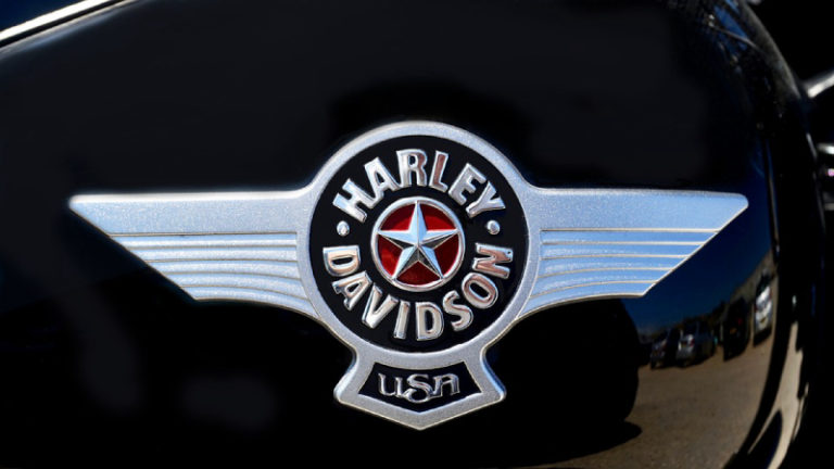http://maxpixel.freegreatpicture.com/static/photo/1x/Motorcycle-Harley-Davidson-Harley-Badge-Davidson-2432600.jpg