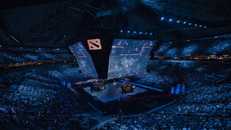 https://upload.wikimedia.org/wikipedia/commons/6/6c/The_International_2015%2C_Key_Arena%2C_Seattle%2C_Washington_D.C..jpg
